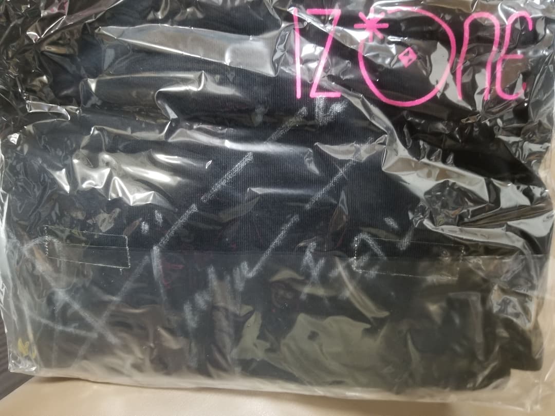 IZONE Tシャツ　サイン入り　チェヨン