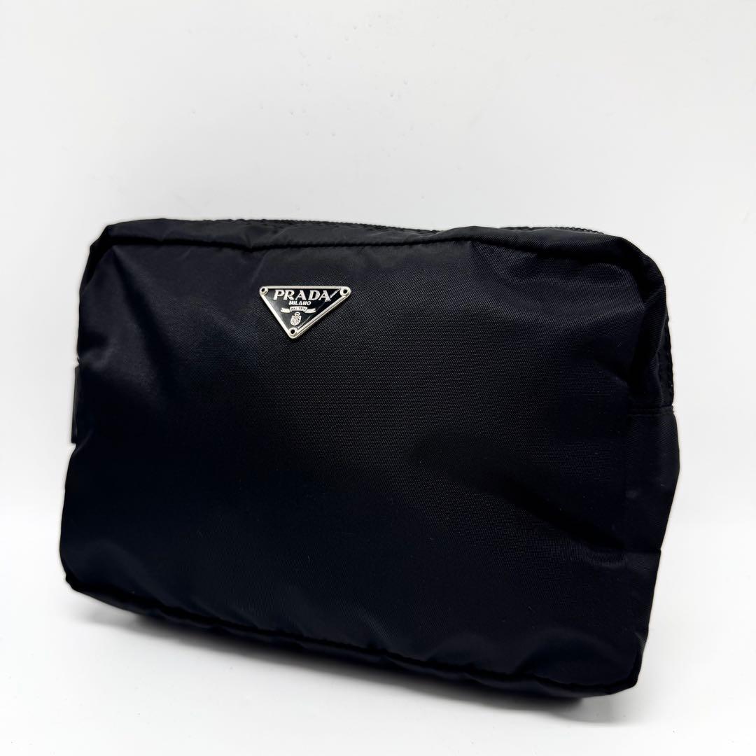 【超美品・使用感少ない✨】プラダ　化粧ポーチ　三角ロゴ　テスートナイロン PRADA - PRADA プラダ 三角 ロゴプレート ナイロン ポーチ 小物入れ 美
