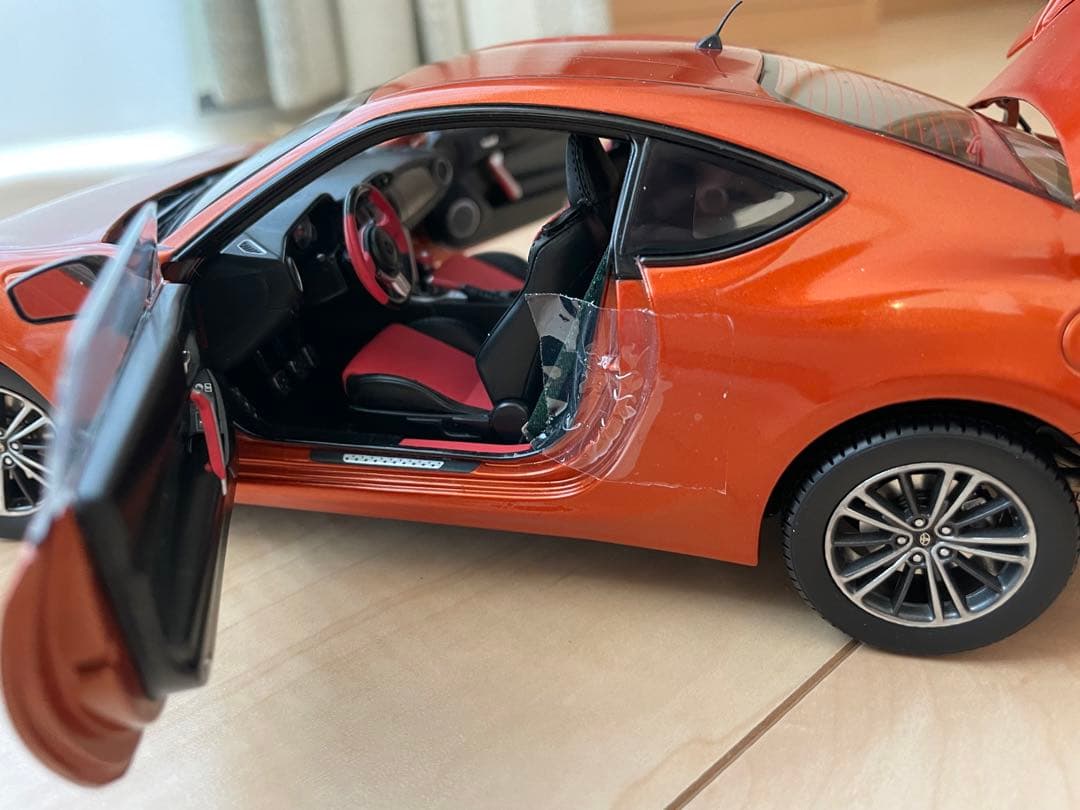 1/18 トヨタ86 オレンジメタリック 左ハンドル仕様 - メルカリ