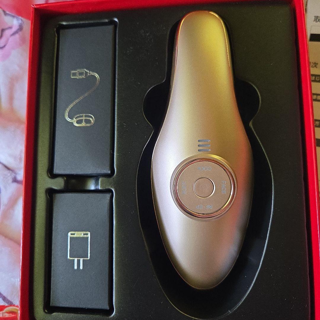 MEラボンエクラ　 美顔器 シルバー 充電器付き IKKOプロデュース MEラボンエクラ／美顔器 | TBSショッピング