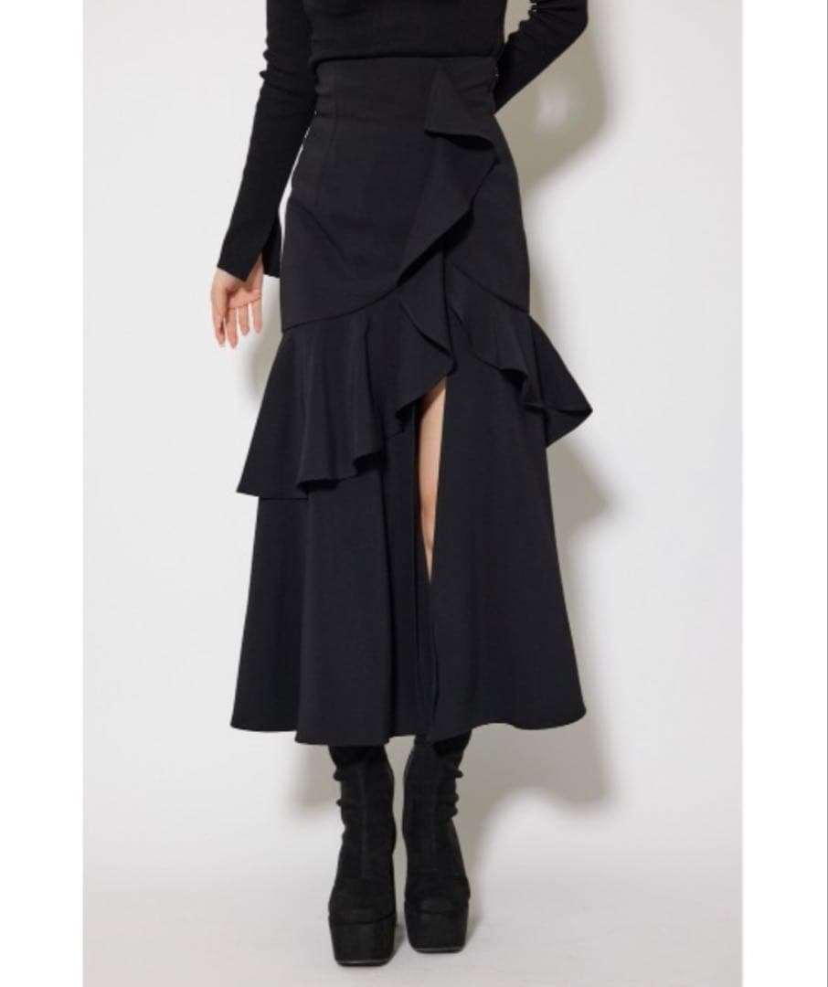 rienda フリルスリットハイウエストスコートショートパンツ ブラックs rienda（リエンダ）の「フリルスリットハイウエストスコートショート