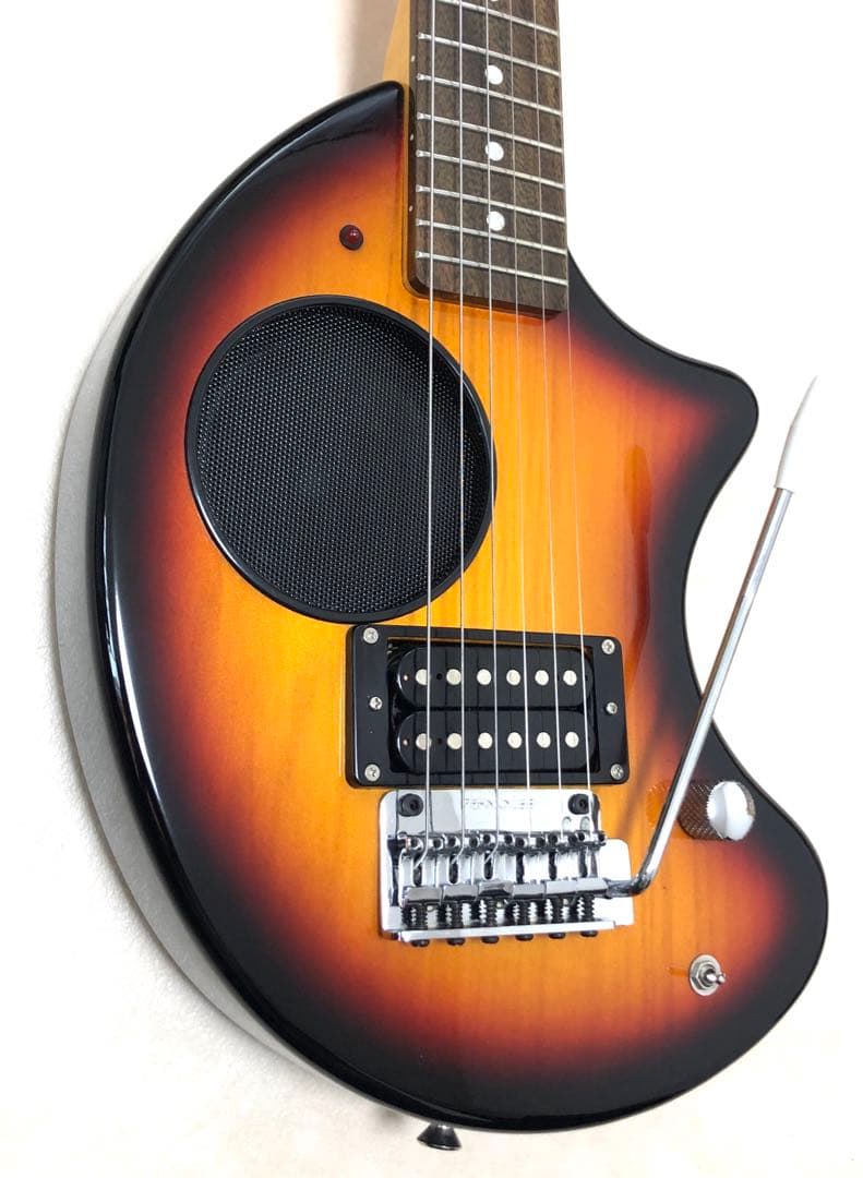 新品同様！！】ZO-3 芸達者 3TS アンプ内蔵ミニギター 専用ケース付