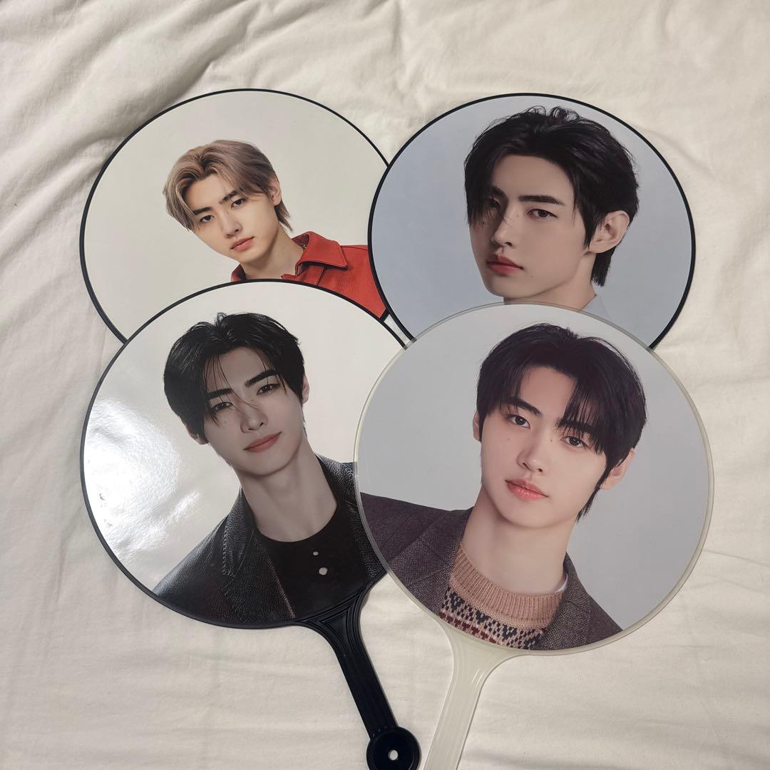 ENHYPEN ソンフン うちわ まとめ売り 4枚 - メルカリ