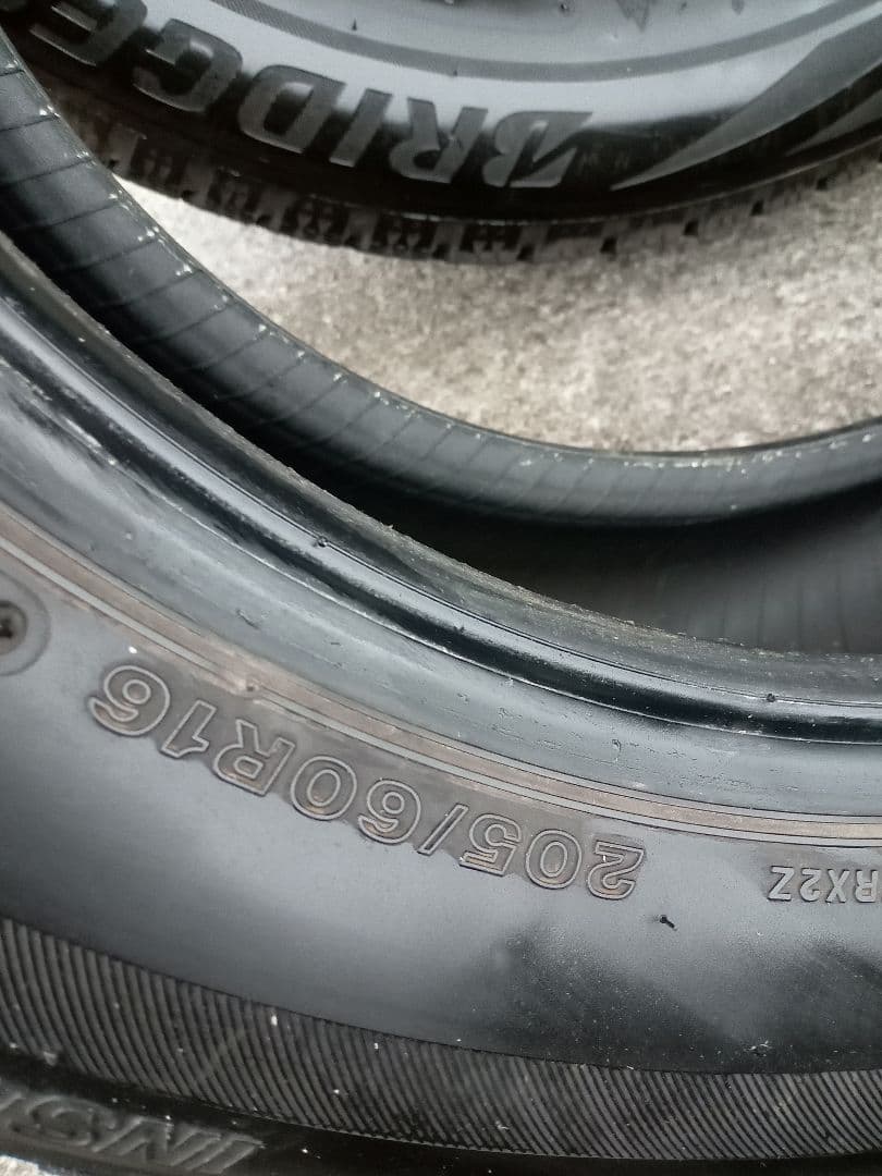 ①ブリジストン VRX2 22年製 205/60/R16　日本製