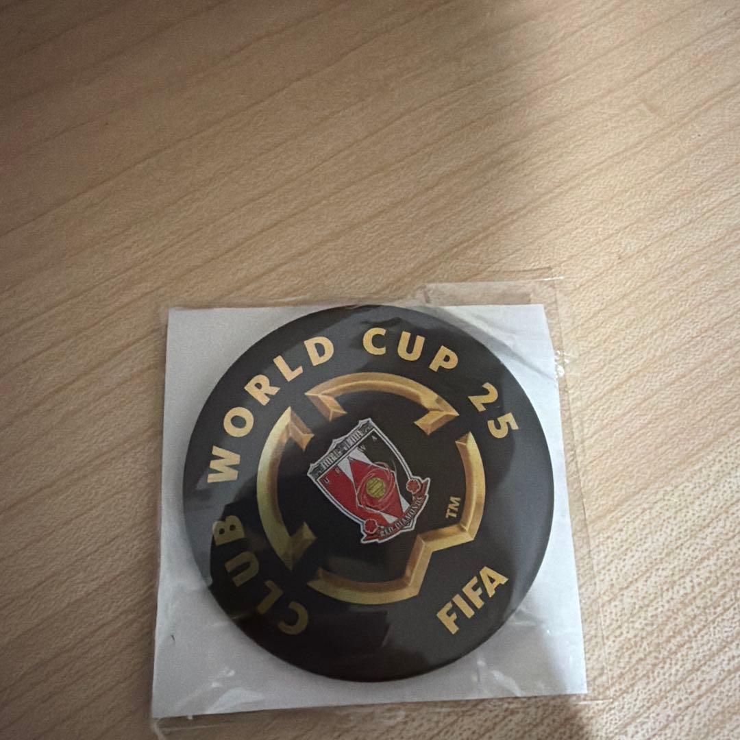 FIFA クラブワールドカップ 25 記念バッジ - メルカリ