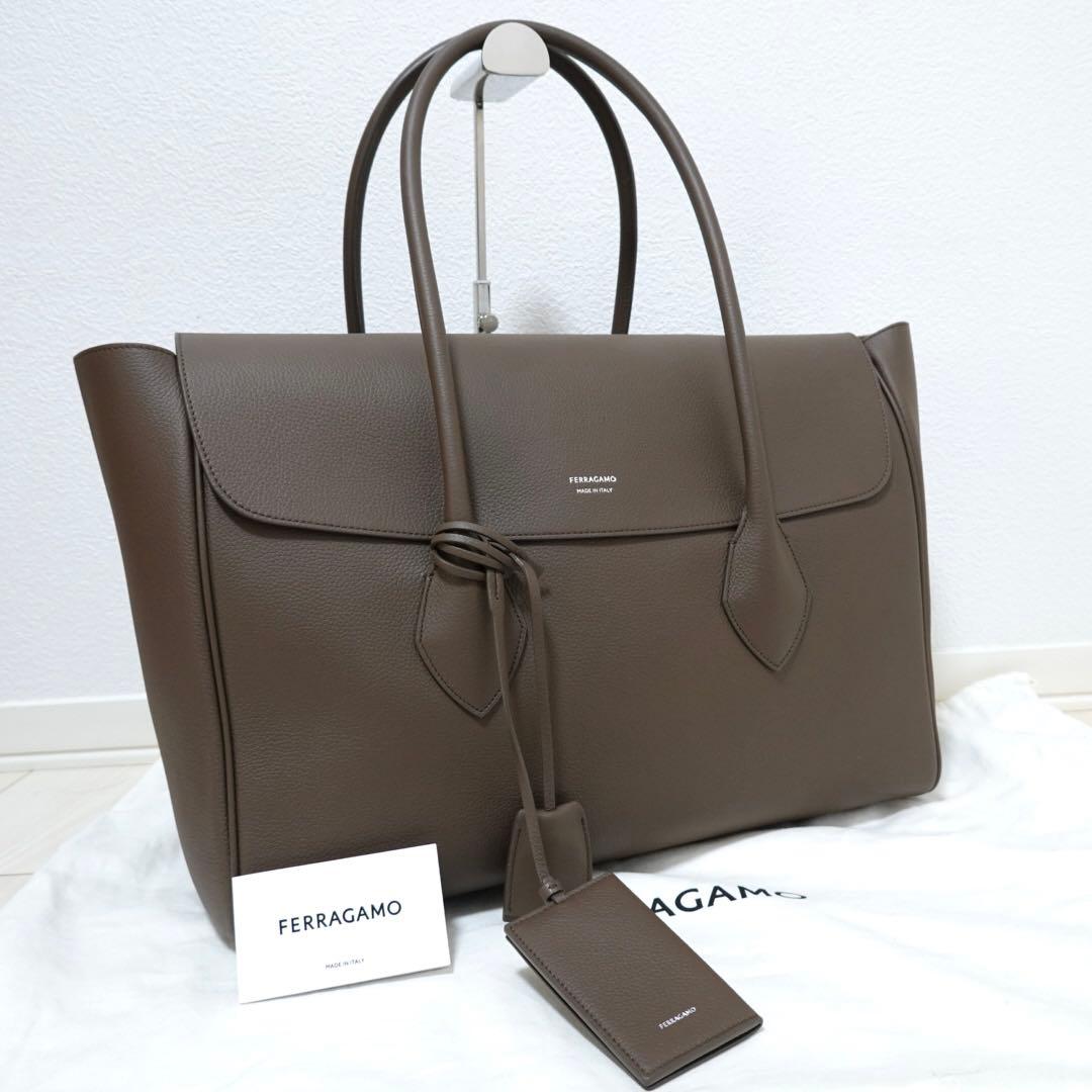 フェラガモ　イーストウエスト　トートバッグ　ビジネスバッグ　ハンドバッグ　大容量 フェラガモ イーストウエスト トートバッグ ビジネスバッグ