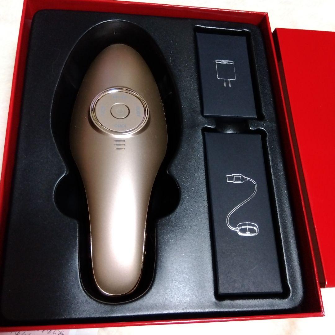 Éclat ME LA BOUM 美顔器 ゴールド 充電器付き ME LA BOUM Eclat エクラ IKKOプロデュース 美顔器 - メルカリ