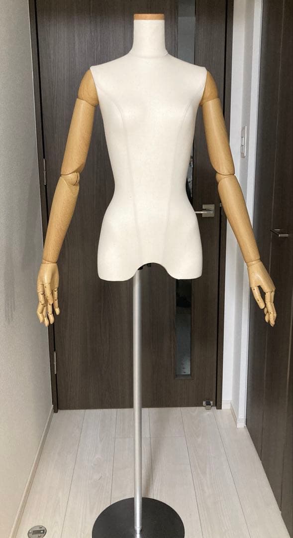 マネキンヤ・コム レディス・スリムボディ(5号・木調腕付) - メルカリ