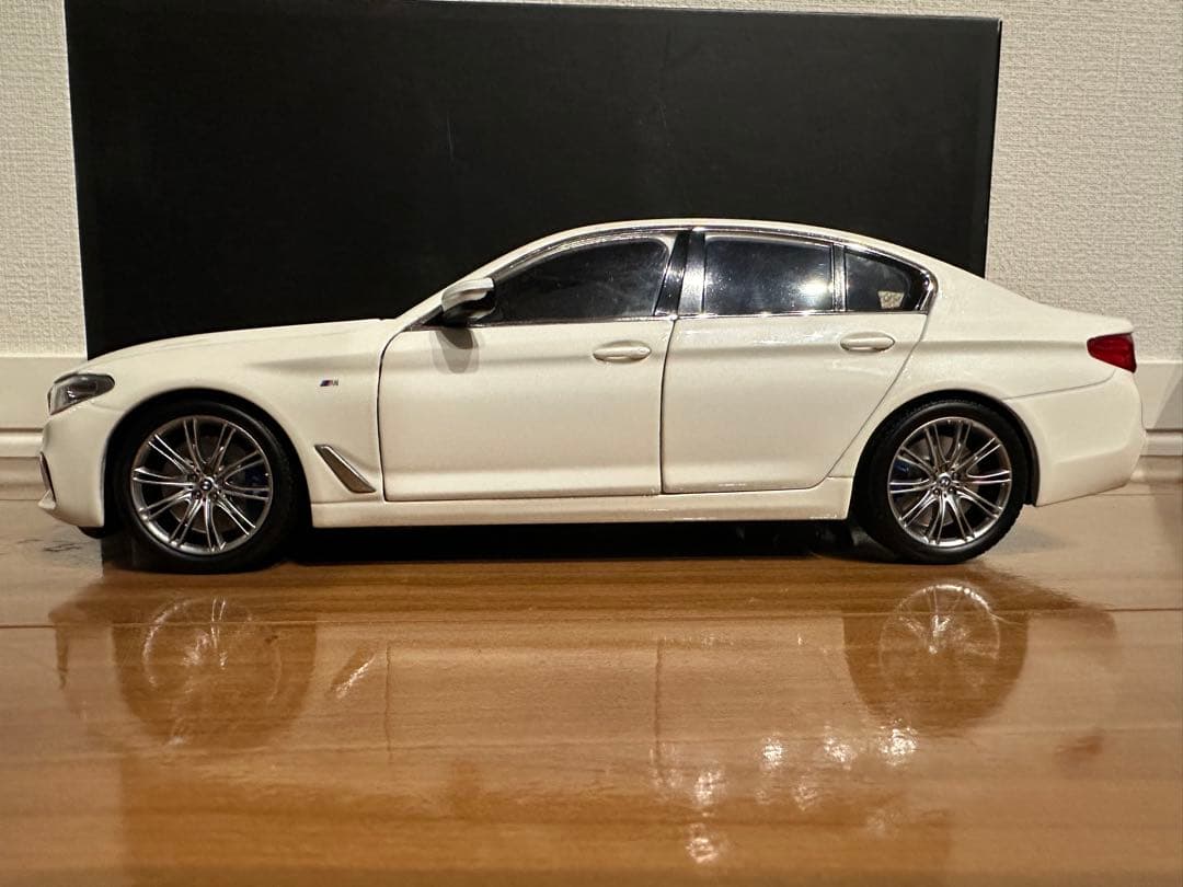 京商 1/18 BMW 5シリーズ G30 ホワイト 5 Series