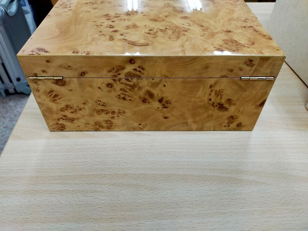 クエルボ・イ・ソブリノス 時計箱 ケース 葉巻収納箱 - メルカリ