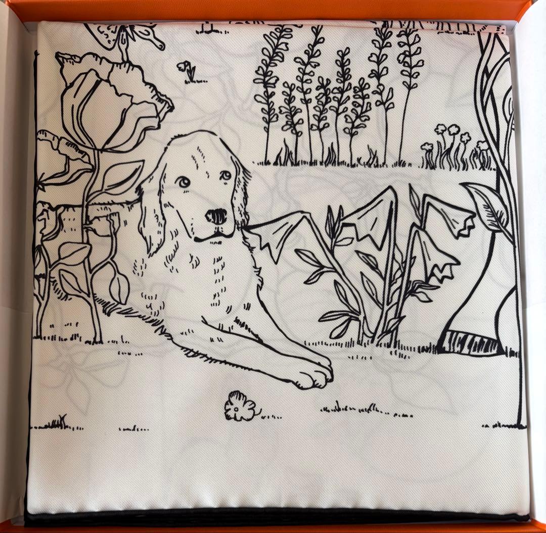 新品未使用HERMES 2026春夏新作 カレ90 《ル・ポミエ・セリエ》白/黒