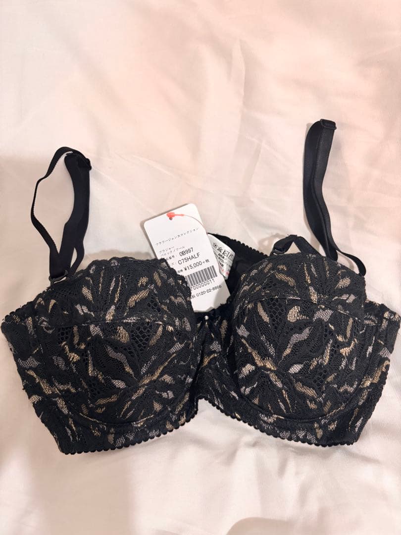 新品未使用】ダイアナ ハーフカップブラ C75 - メルカリ