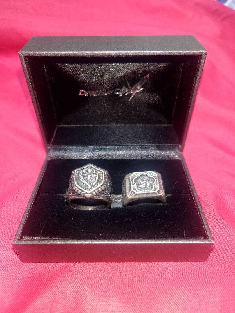 公式 デビルメイクライ 4 ネロのリングセット 教団＆薔薇 レプリカ