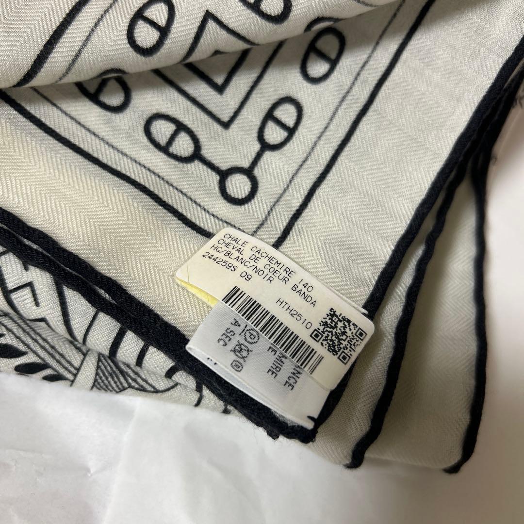 エルメス 2025AW カレジェアン《シュヴァル・ドゥ・クール・バンダナ》白×黒