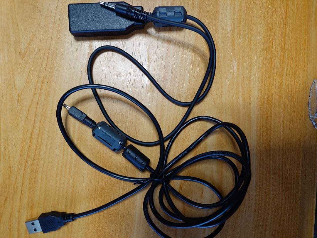 アイコム 広域 ハンディレシーバー IC-R6 +アンテナ +周波数修正ソフト メタリックレッド」と「メタリックブルー」＞アイコム、広帯域ハンディ