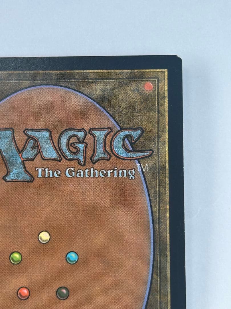 厳かなモノリス　日本語