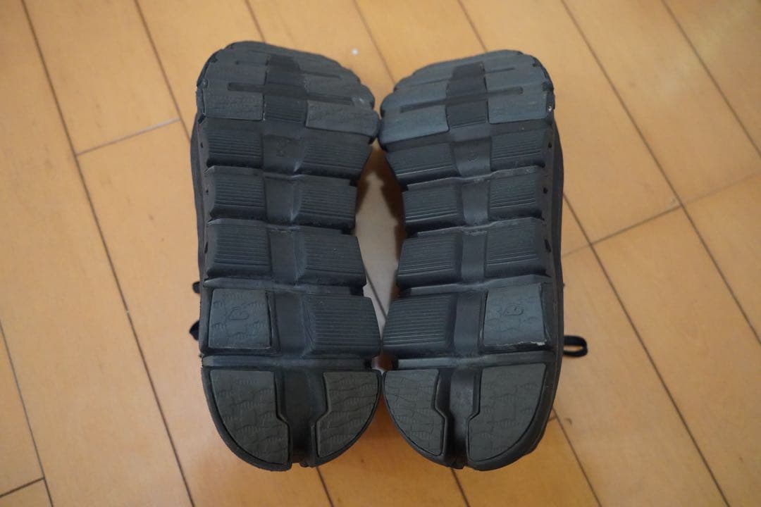 On オン Cloudflow 4 IKON Black 26.5cm