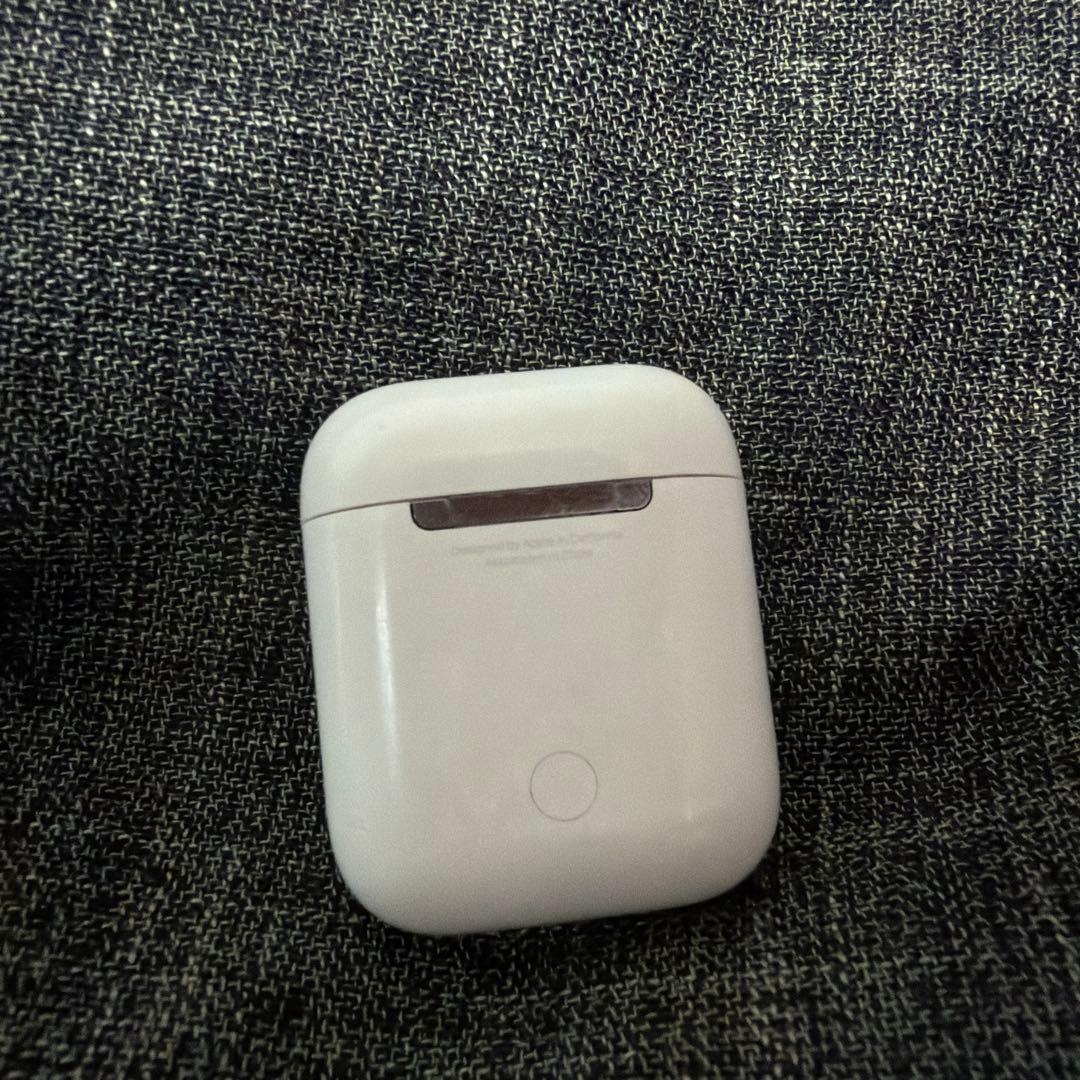 AirPods本体 ホワイト 充電ケース付き-左耳のみ - メルカリ