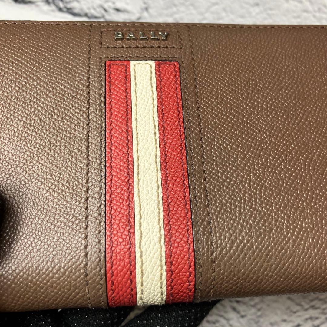 美品✨バリー トレインスポッティング シボ革 ロゴ金具 ラウンドジップ