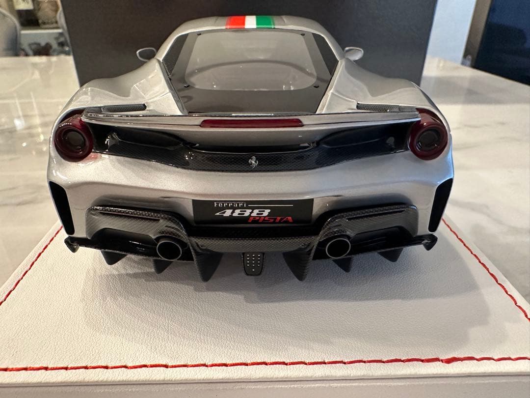 新品 GH モデル 1/18 フェラーリ 488 ピスタ PISTA ミニカー