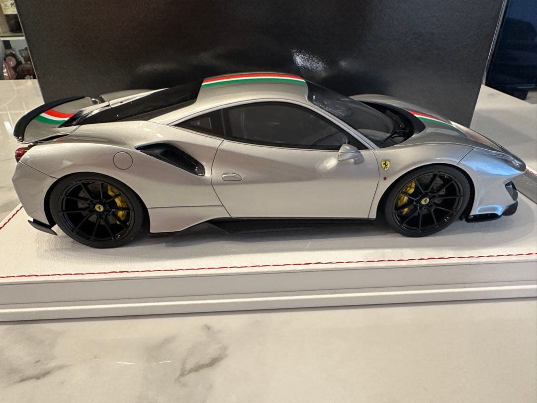 新品 GH モデル 1/18 フェラーリ 488 ピスタ PISTA ミニカー