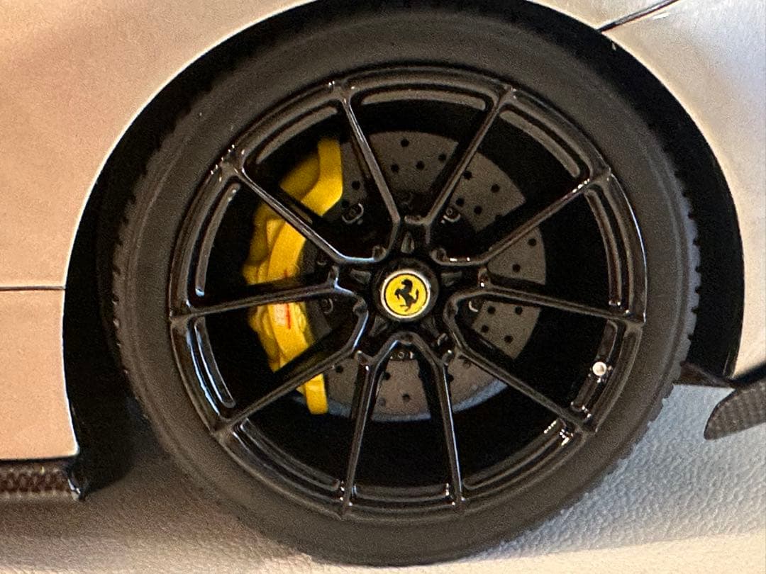 新品 GH モデル 1/18 フェラーリ 488 ピスタ PISTA ミニカー