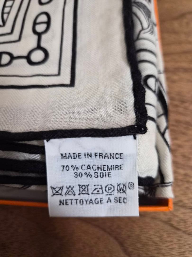 HERMES エルメス カレジェアン 《シュヴァル・ドゥ・クール・ バンダナ》