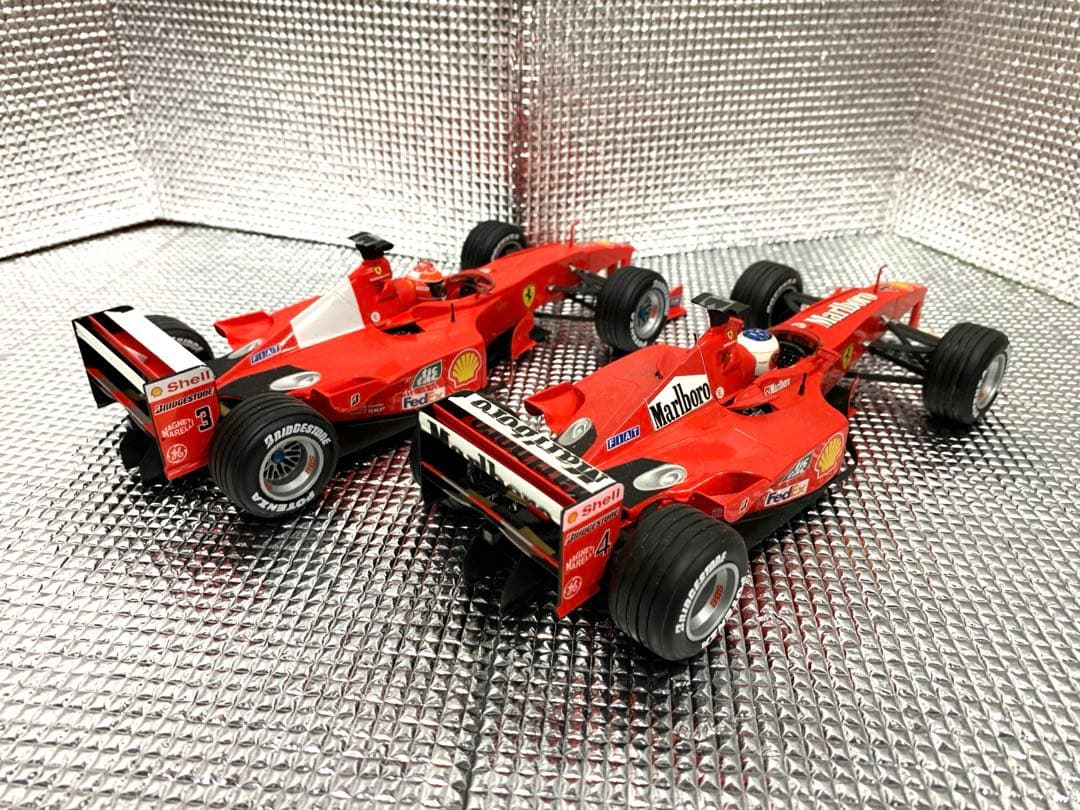 ホットウィール フェラーリF2000 M.シューマッハ バリチェロ1/18