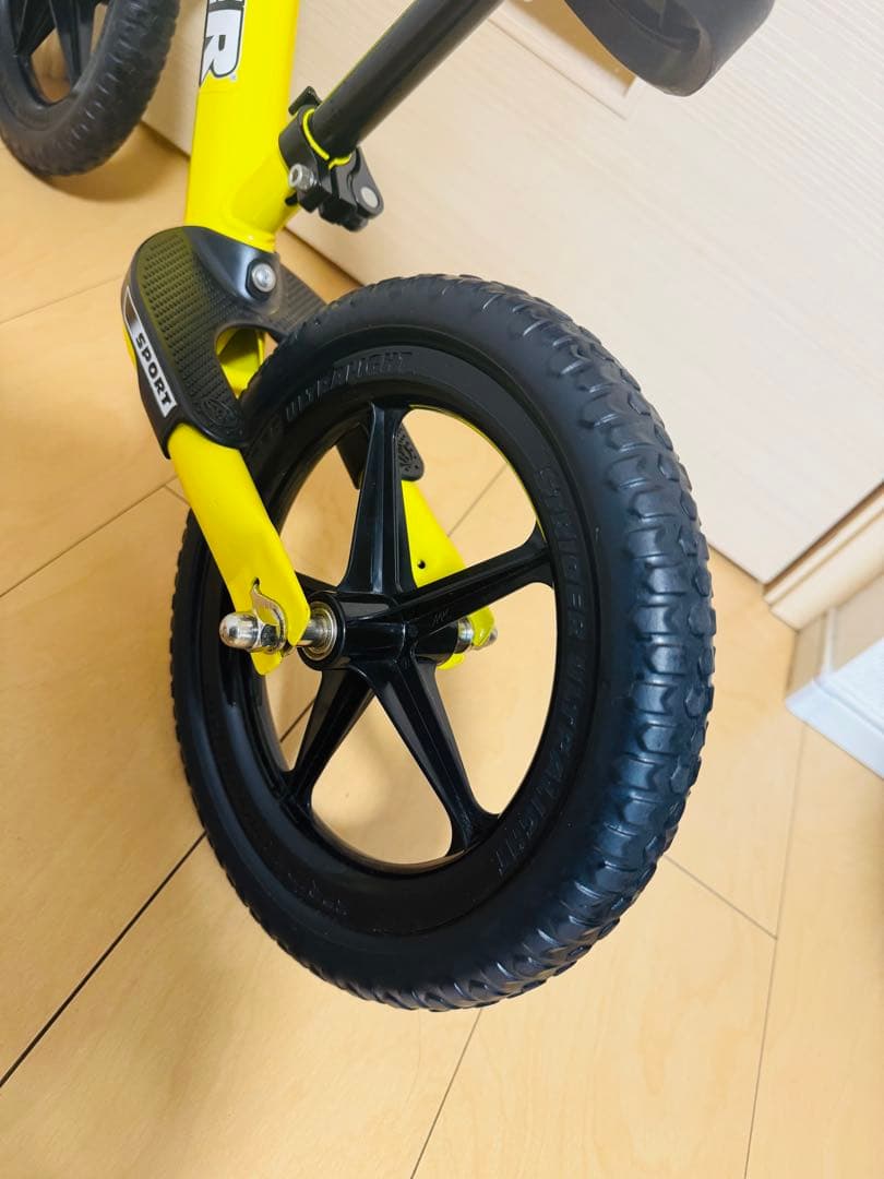 《状態良好・箱あり・美品》STRIDER SPORTS 新型 イエロー