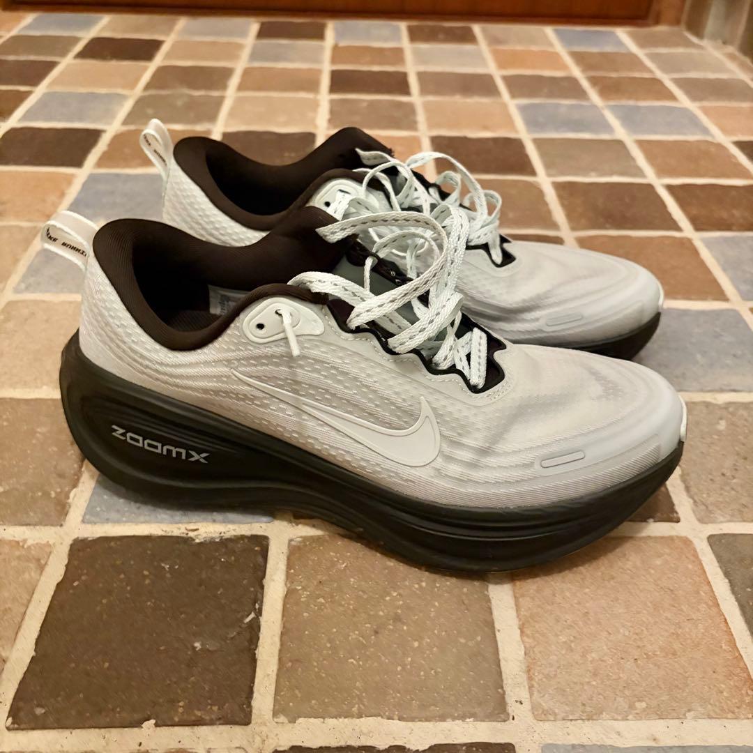 NIKE VOMERO PLUS ボメロプラス 27.5cm - メルカリ