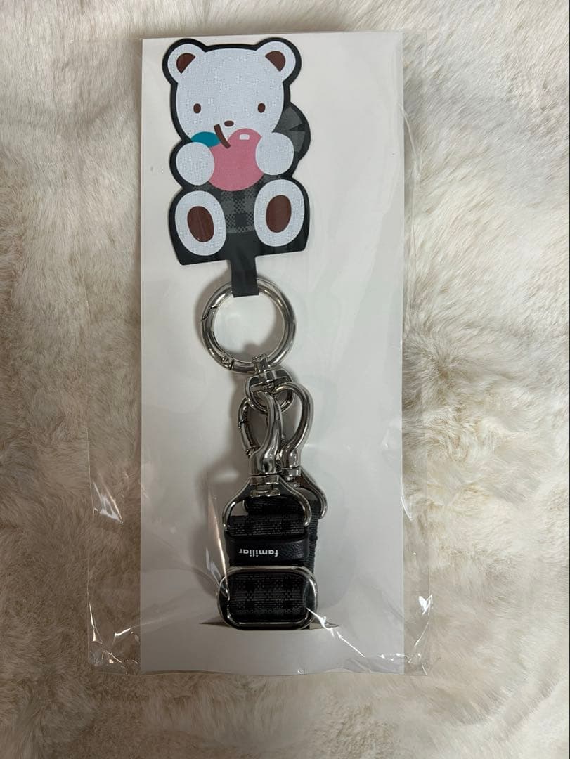 familiar ファミリアチェック柄 黒系 ショルダーストラップ - メルカリ