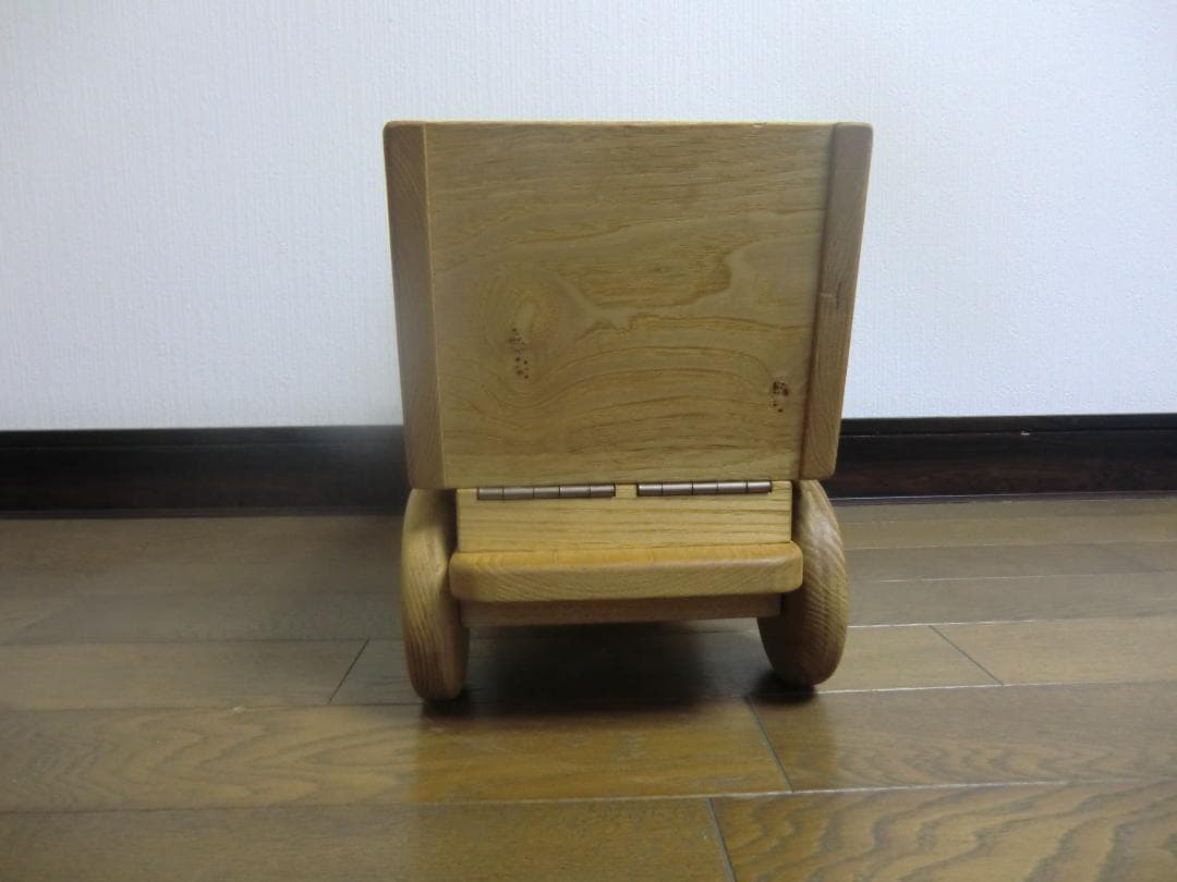 243新品・未使用　木のおもちゃ　手作り木製自動車 トラック　木製玩具　乗用玩具