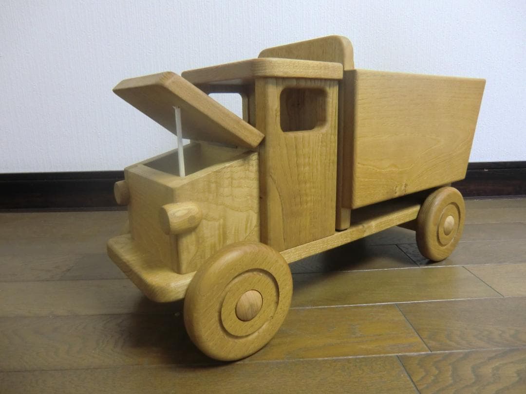 243新品・未使用　木のおもちゃ　手作り木製自動車 トラック　木製玩具　乗用玩具