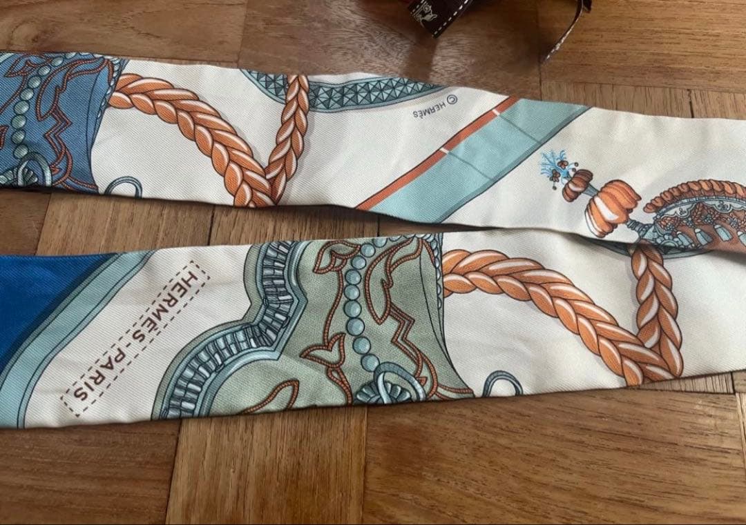 ほぼ新品・未使用　エルメス ツイリー 《グラン・アパラ》 2025春夏