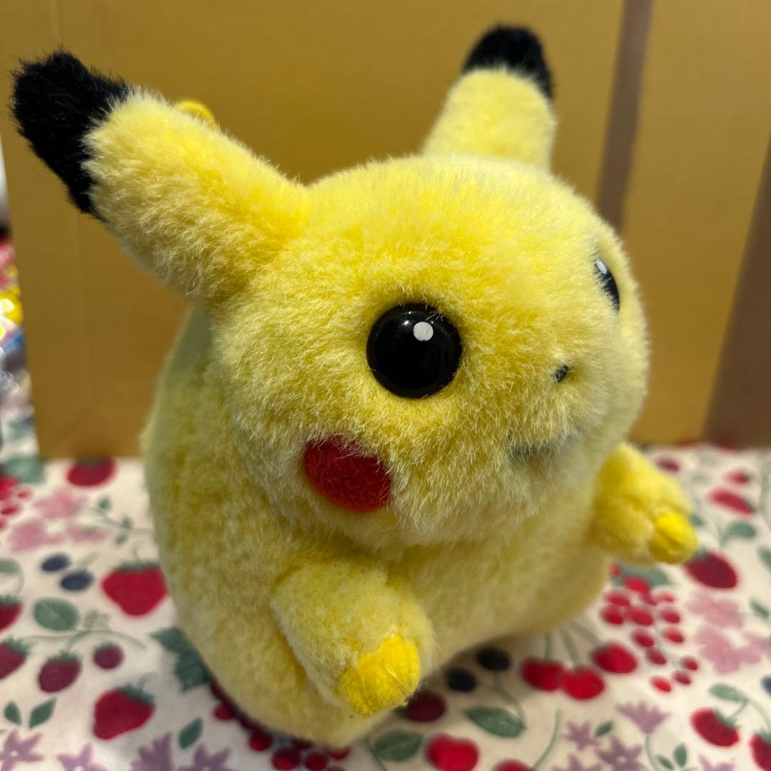お顔ふわふわ　初期ピカチュウ　ぬいぐるみ　TOMY ポケモン