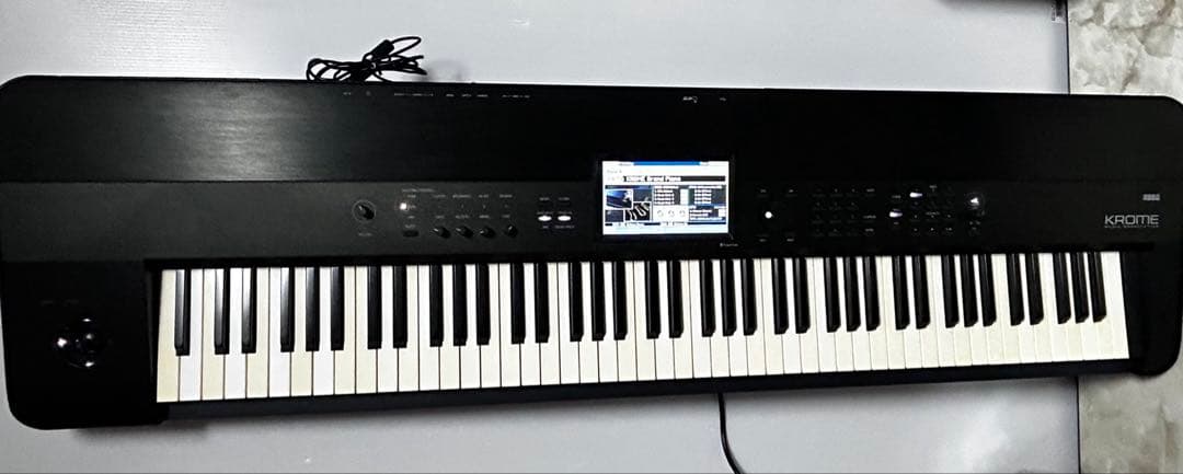 KORG KROME 88鍵盤 シンセサイザー　アダプター付き KORG KROME 88 ワークステーション シンセサイザー 88鍵盤 送料無料