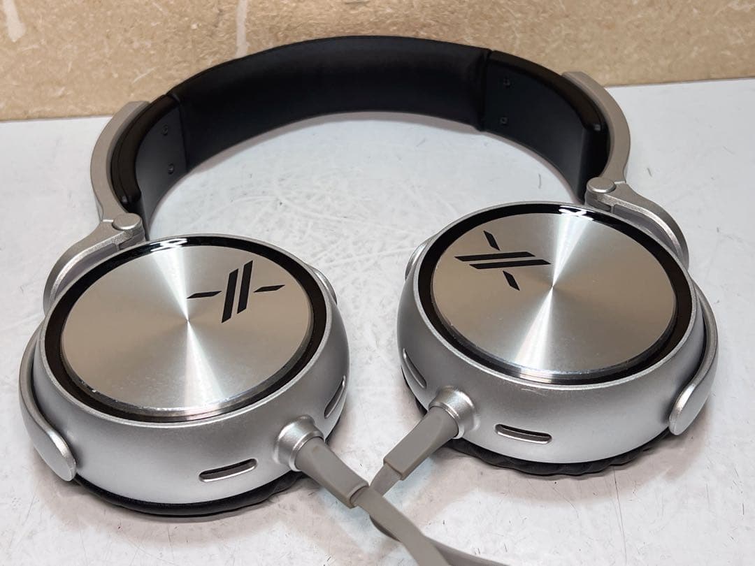 ソニーMDR-X05ヘッドホン。サイモン・コーウェル「Xエディション