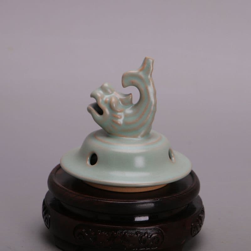 中国 汝窯 三足蓋香炉 竜魚 天青釉 工芸品 美術品 置物 - メルカリ
