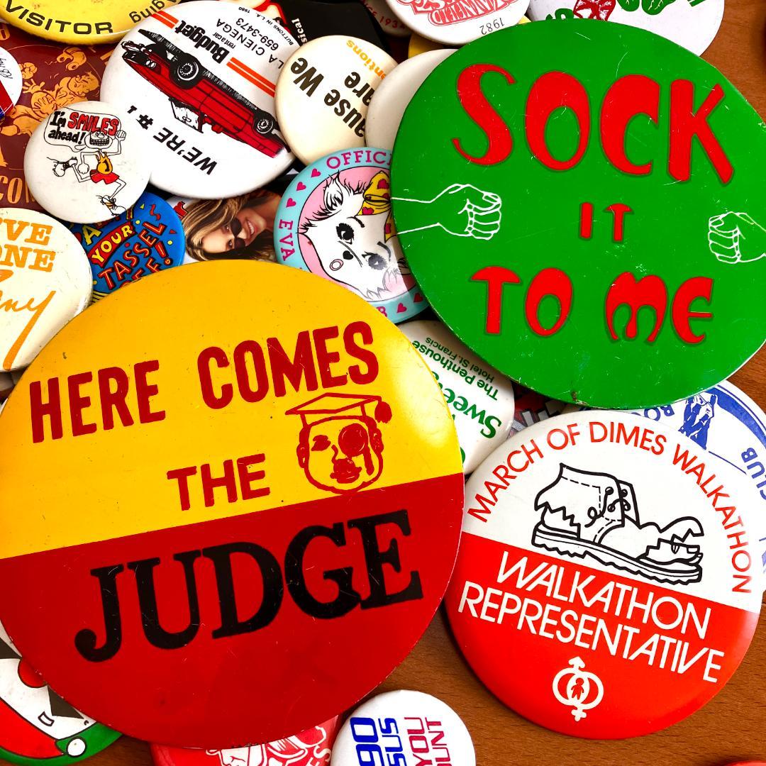 アメリカの缶バッジ200個over★まとめ売り／vintage／ノベルティ