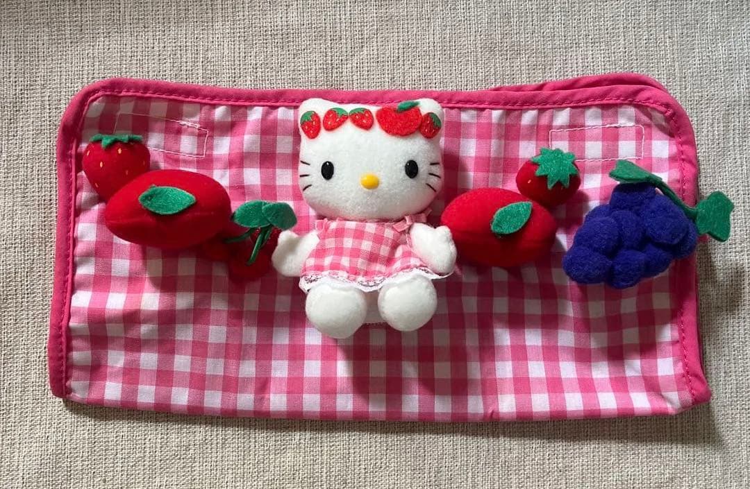 レア‼️キティ フルーツ チェックぬいぐるみ付きティッシュカバーいちごりんごぶどう