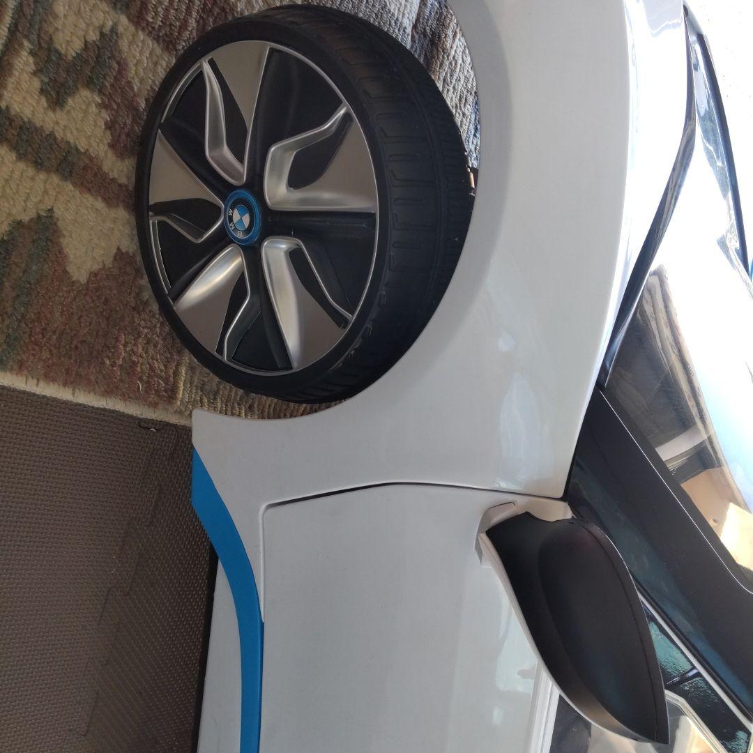 トイザらス　BMW i8 Concept Spyder 子供用電動自動車