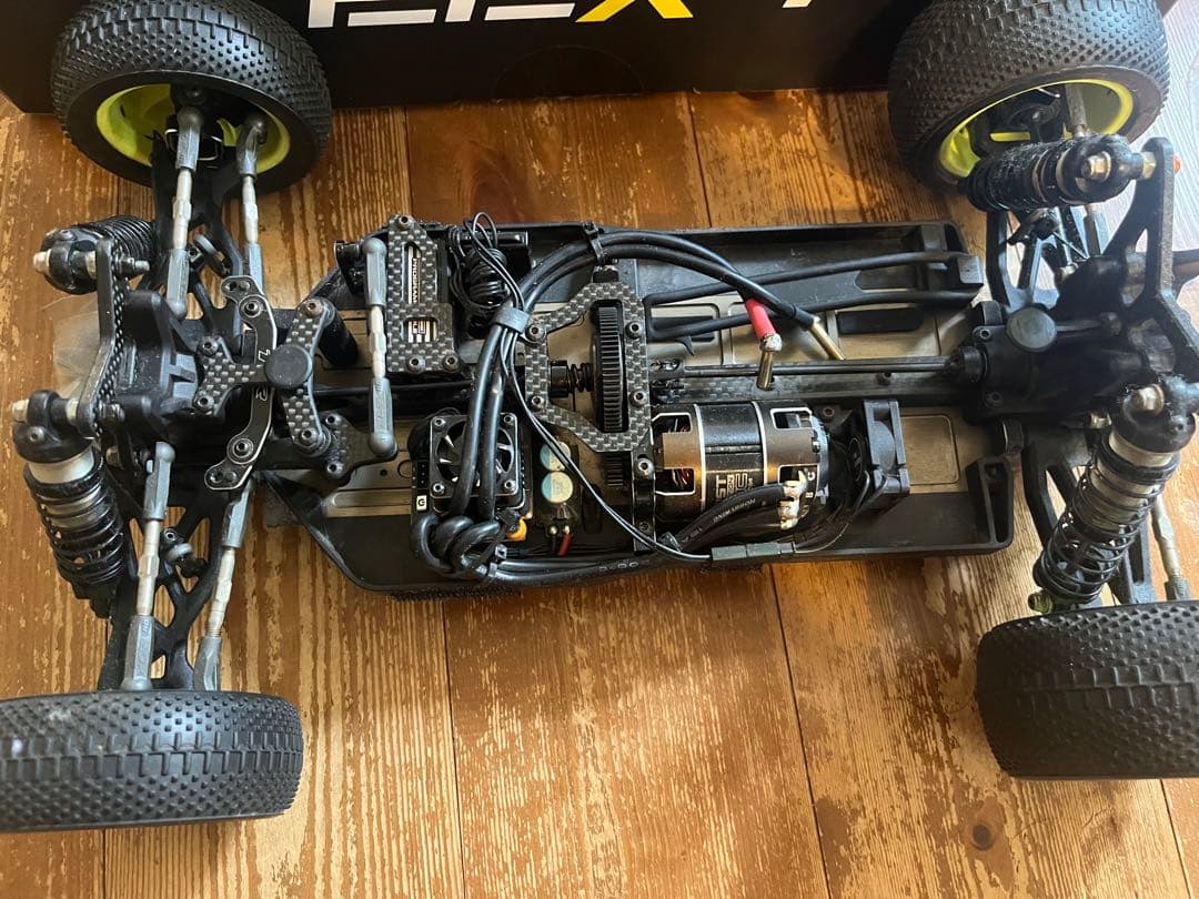 TLR 22X-4 4WD ラジコンカー