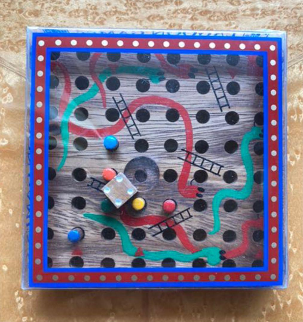 ラグーン社　ウッドパズル　ボードゲーム　オブジェ　知育玩具　木のおもちゃ