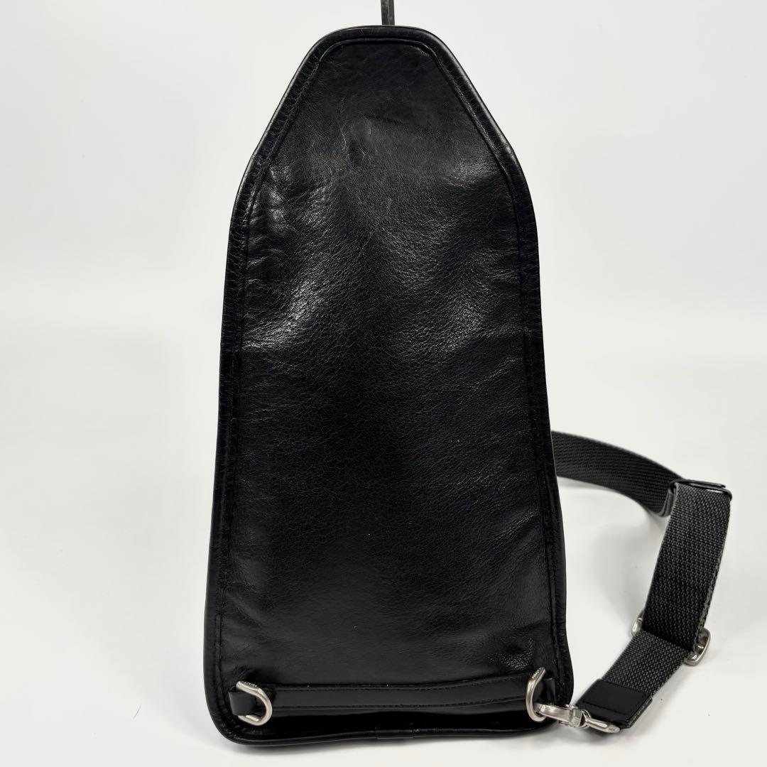 美品 アニアリ ダブルファスナー ボディバッグ 迷彩 レザー ブラック