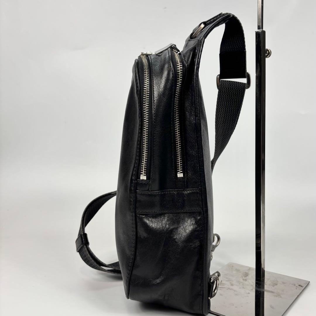 美品 アニアリ ダブルファスナー ボディバッグ 迷彩 レザー ブラック