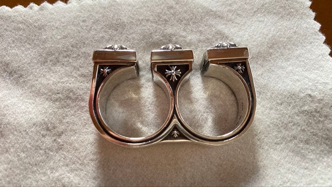 クロムハーツ CHプラス ブラスナックルダブルリング23号、24号 - メルカリ