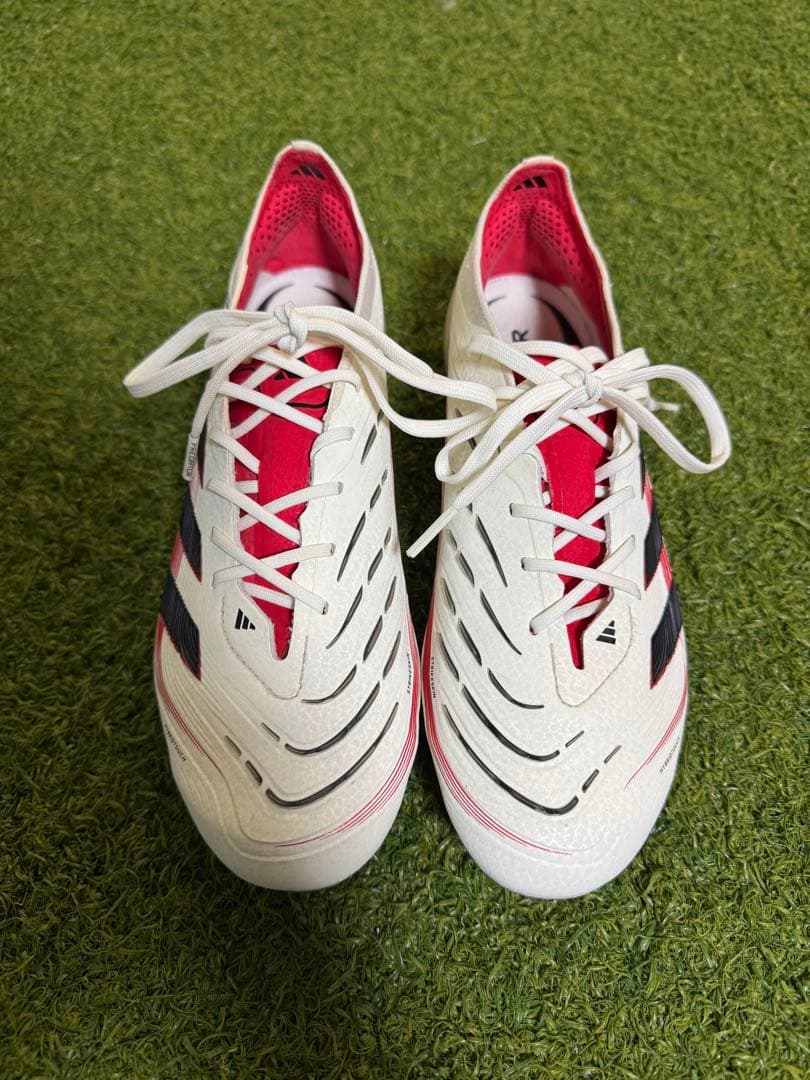 adidas Predator スパイク ホワイト/レッド/ネイビー 24cm ゴール至上主義】ゴールに突き刺すインパクトをもたらす アディダス