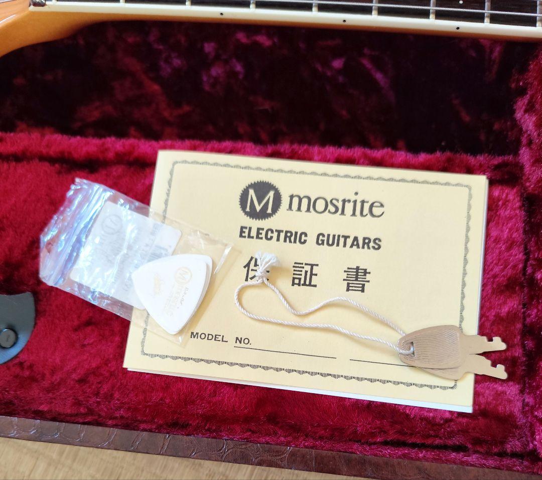 モズライトエレキギターパール ホワイト ハードケース。モズライト