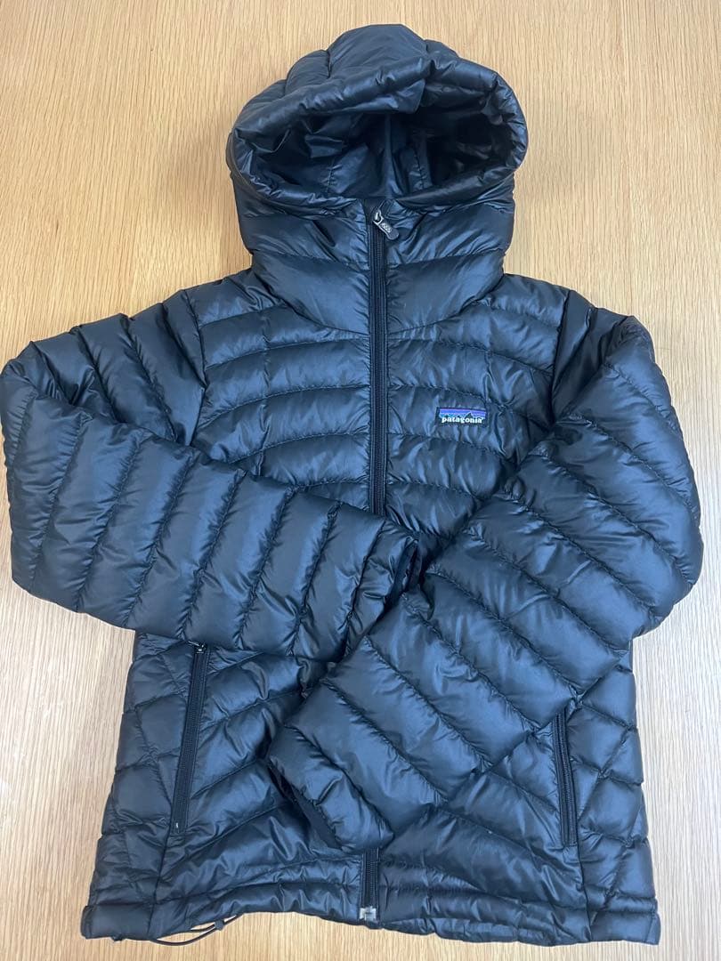 美品 パタゴニア ダウンセーターフーディ ブラック XS Patagonia