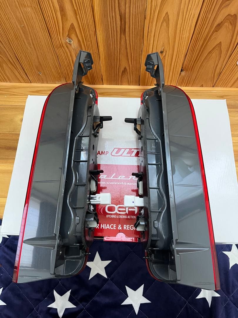 ハイエース200系 7型 ダークプライム2 純正テールランプ 新車外し